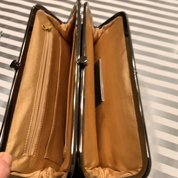 New with out tags Hobo International bronzing / copper leather clutch. - Picture 3 of 4